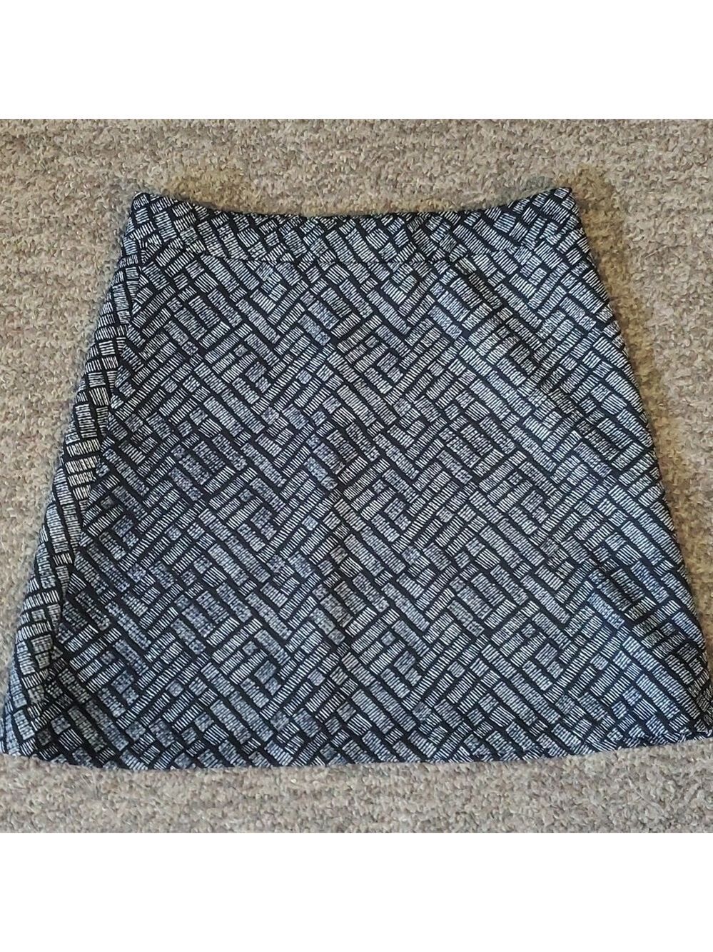Ladies skirt size small $5 if buying 2 or more items